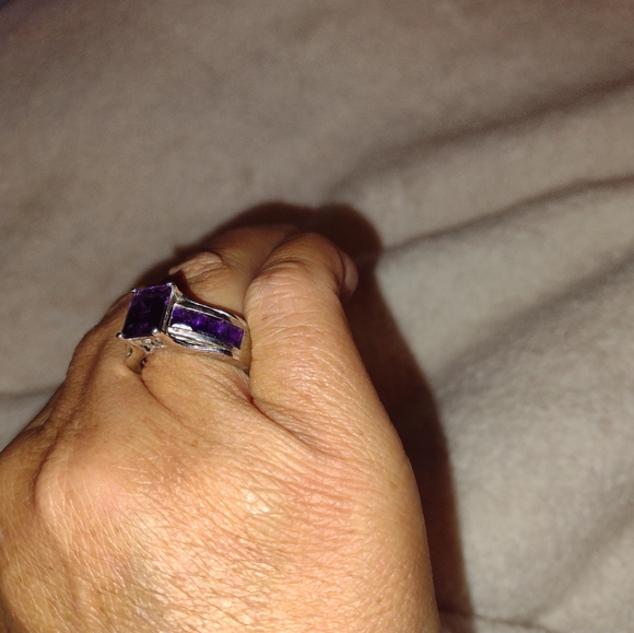 Ring - Picture 3 of 8